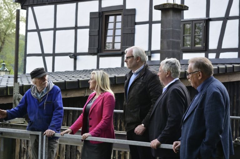 Mit bayerischer Ministerin Huml am Wipperkotten und in der Hofschaft Rüden
