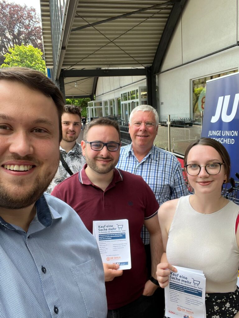 „Kauf eins mehr“-Aktion der JU Remscheid zu Gunsten der Tafel