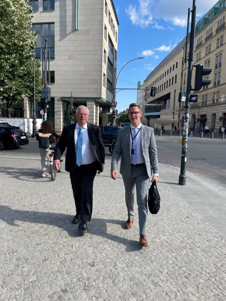 Wirtschaftsjunior Tim Sinner im Abgeordneten-Büro