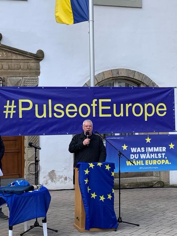 Pulse of Europe in Brakel lädt zum Gedenken an den nun schon zwei Jahre andauernden Angriffskrieg Russlands gegen die Ukraine