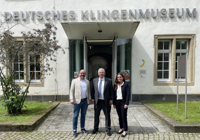 Beim Klingenmuseum in Solingen