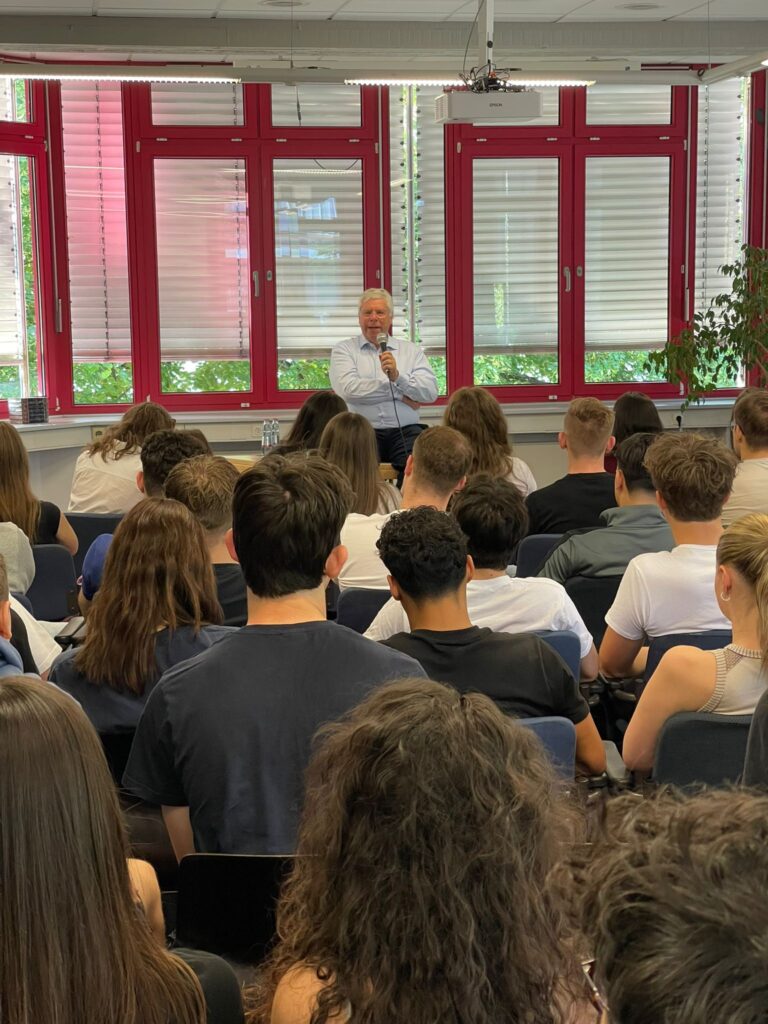 Beim 12. Jahrgang der Friedrich-Albert-Lange-Schule Solingen