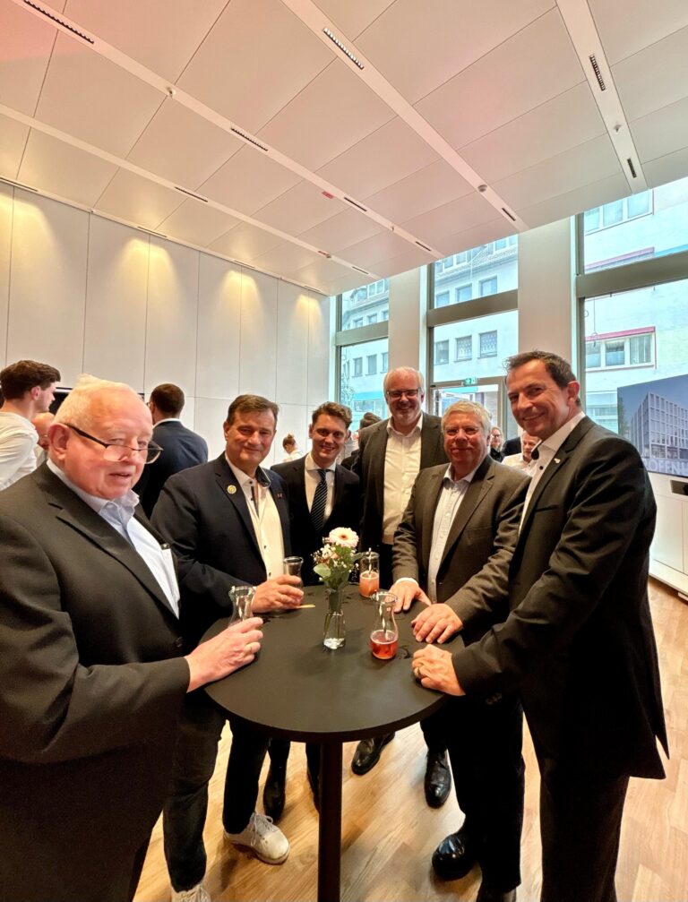 Solingen – Am Neumarkt 15 – so lautet die neue Adresse der Hauptstelle der Sparkasse in Solingen