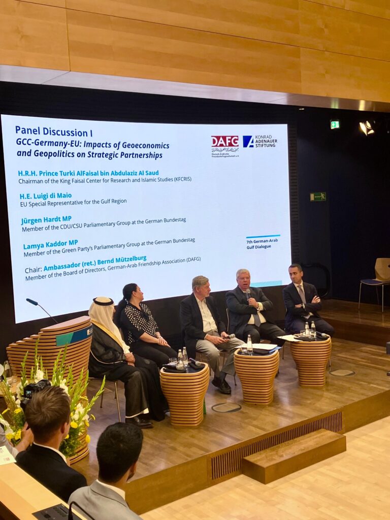 Auf dem Panel beim Deutsch-Arabischen Dialog