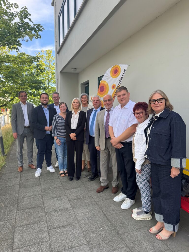 Besuch mit Staatssekretär Dr. Kippels in der Ärztlichen Kinderschutzambulanz Remscheid