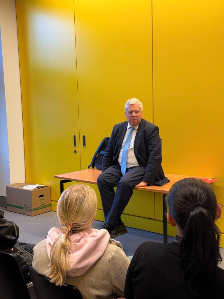 Gespräch mit Soldatinnen und Soldaten des Zentrums für operative Kommunikation