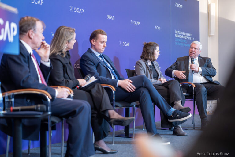 Diskussion über die Rolle der Diplomatie in Zeiten des Umbruchs mit Rolf Nikel in der DGAP